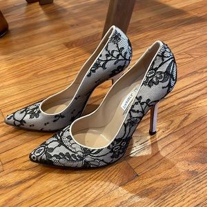 Oscar de la Renta lace pump